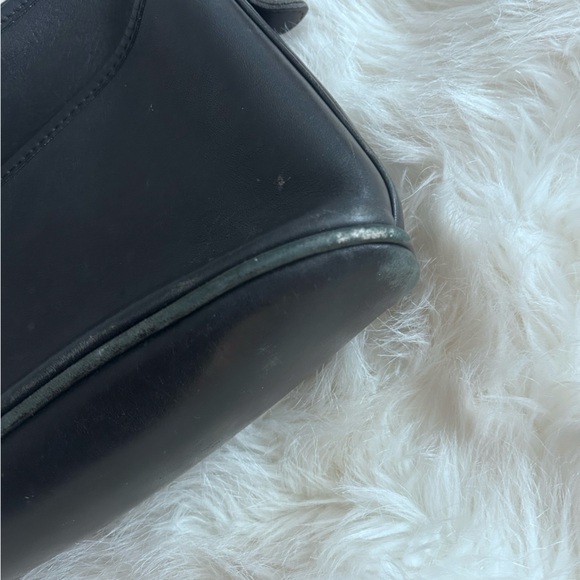 Vintage 90's Coach Fletcher #4150 black leather
shoulder/crossbody bag - Picture 11 of 14